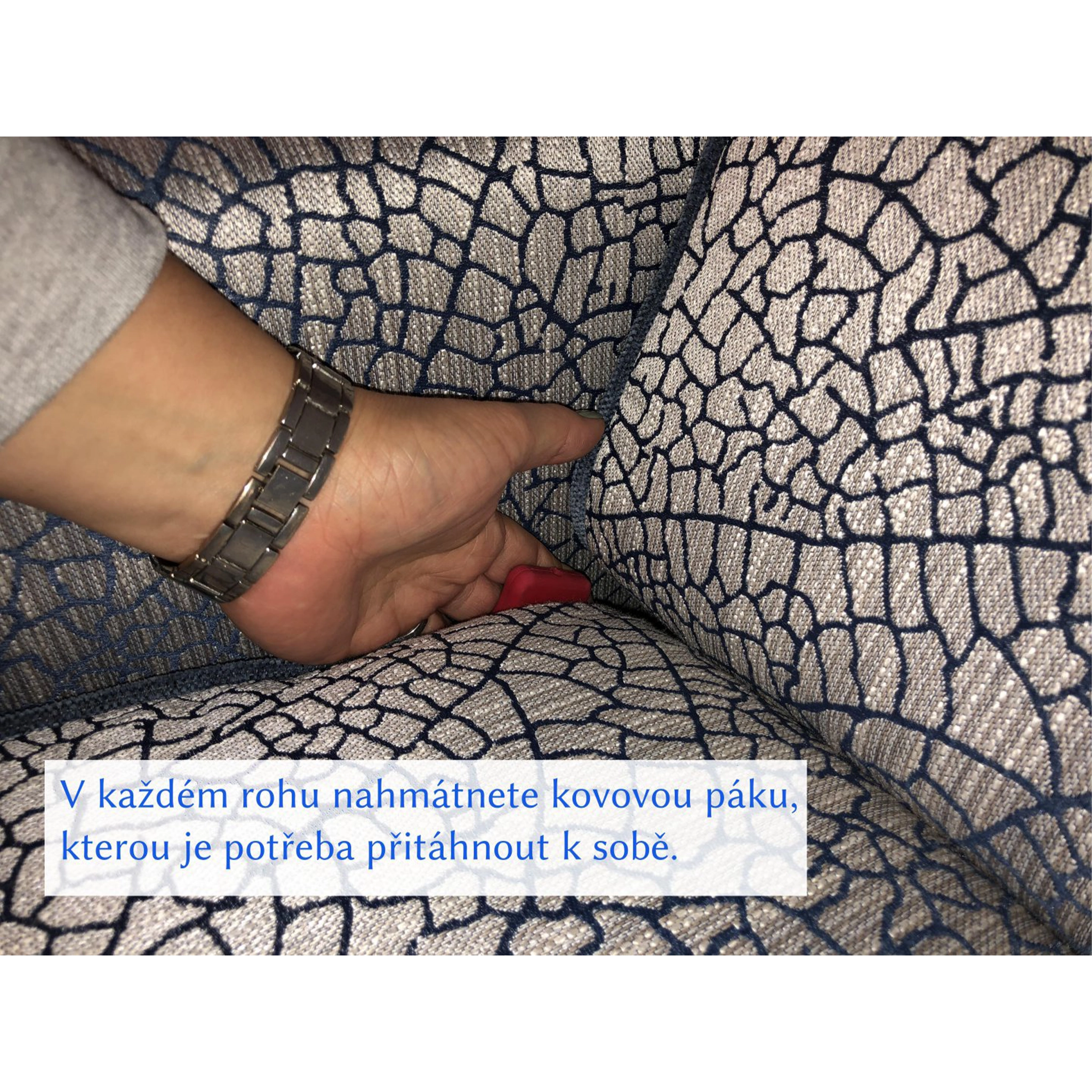 Mechanizmus pre ľahký pohyb sofy